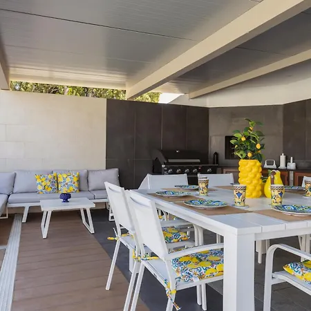 Aqua Doria Villa *